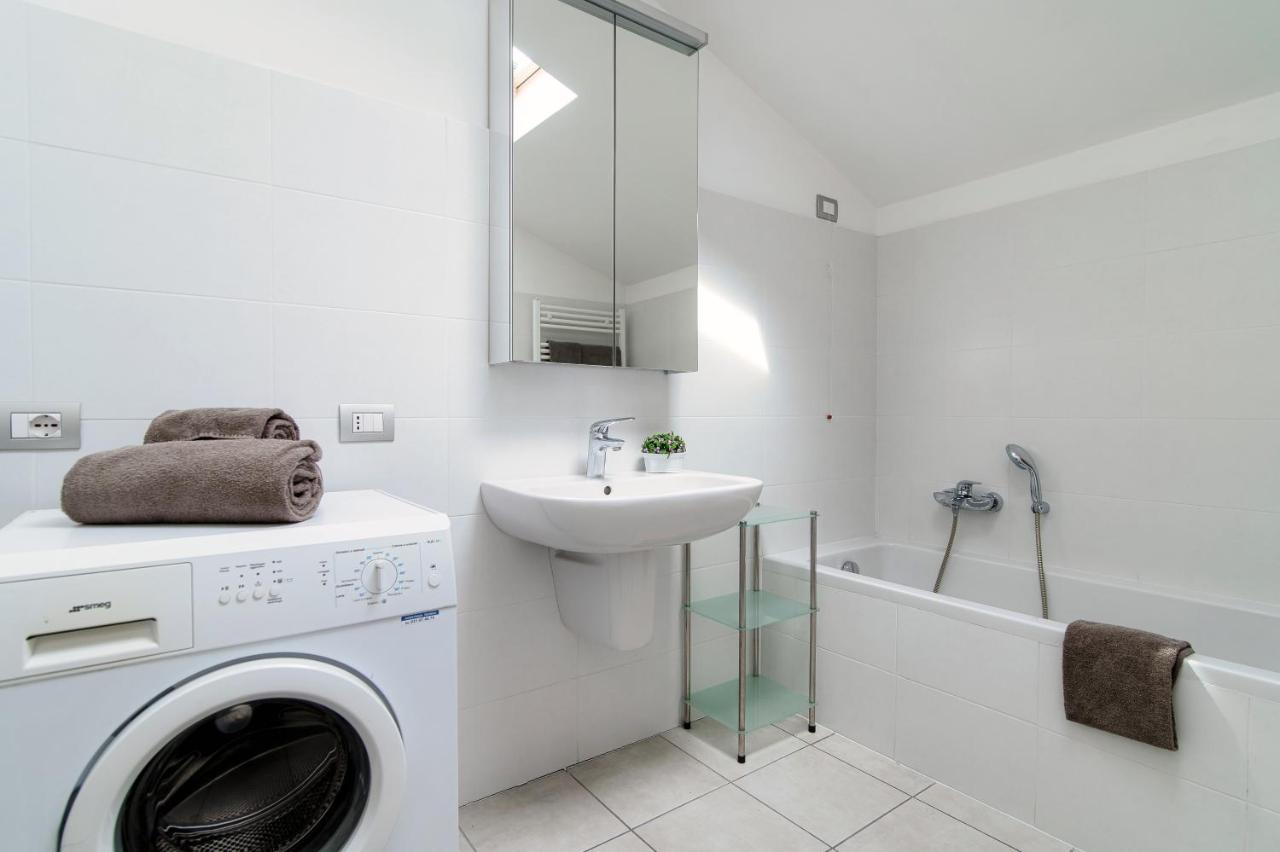 Grape Attic 72 - The House Of Travelers Apartment Como Bagian luar foto