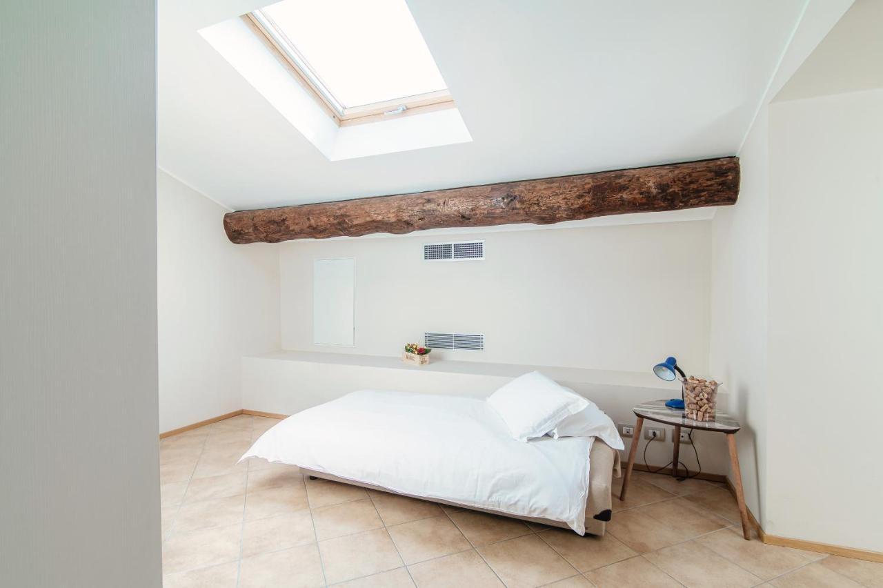 Grape Attic 72 - The House Of Travelers Apartment Como Bagian luar foto