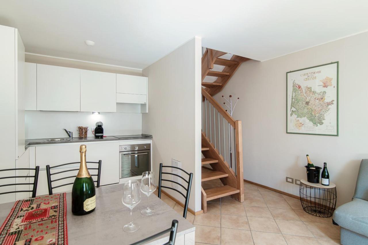 Grape Attic 72 - The House Of Travelers Apartment Como Bagian luar foto