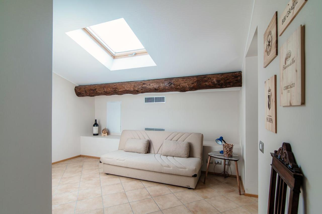 Grape Attic 72 - The House Of Travelers Apartment Como Bagian luar foto