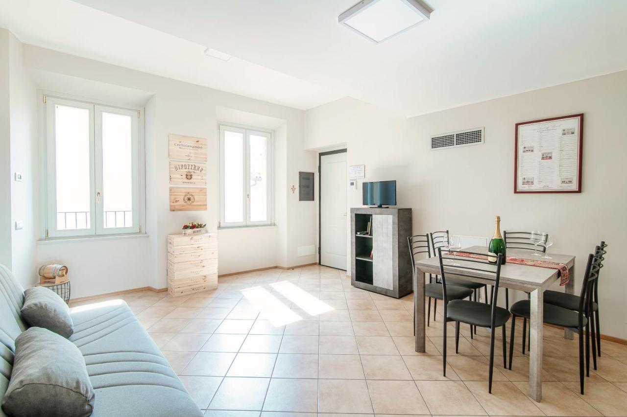 Grape Attic 72 - The House Of Travelers Apartment Como Bagian luar foto